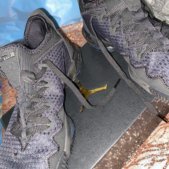 Lebron James women size 7.5 - Picture 5 of 5